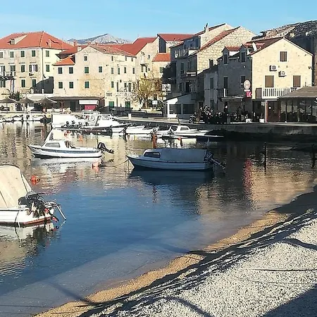 Lägenhet Beachfront With Big Terrace And Garden
