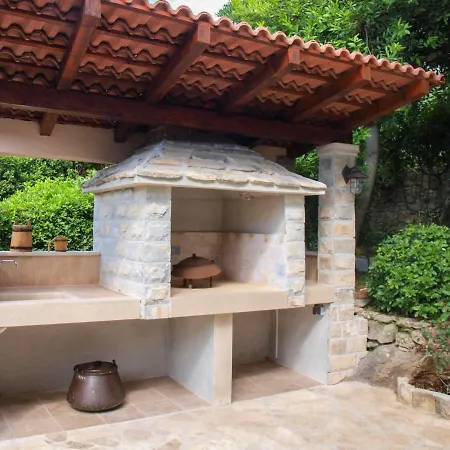 Beachfront With Big Terrace And Garden Postira