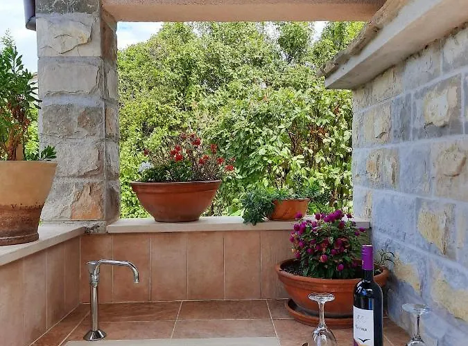 Beachfront With Big Terrace And Garden * Postira