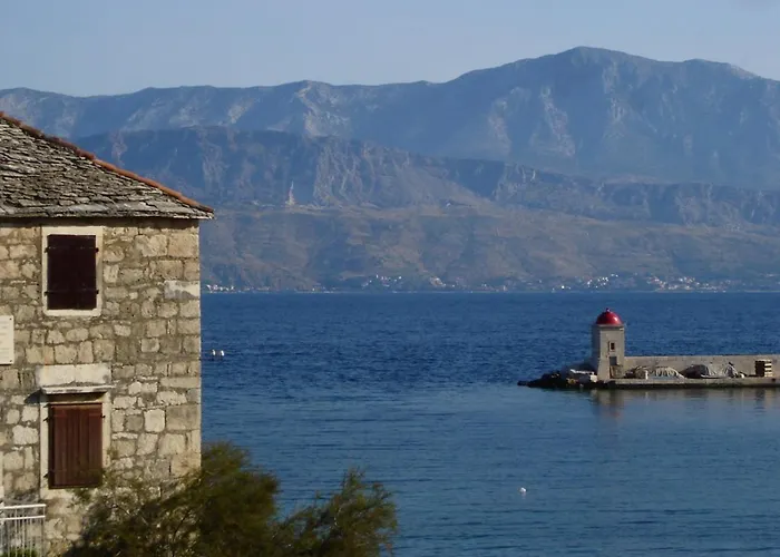 Lejlighed Beachfront With Big Terrace And Garden Postira