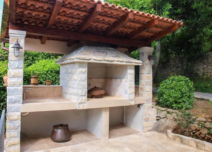 Beachfront With Big Terrace And Garden Postira