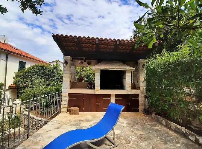 Beachfront With Big Terrace And Garden Lejlighed *