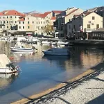 Διαμέρισμα Beachfront With Big Terrace And Garden