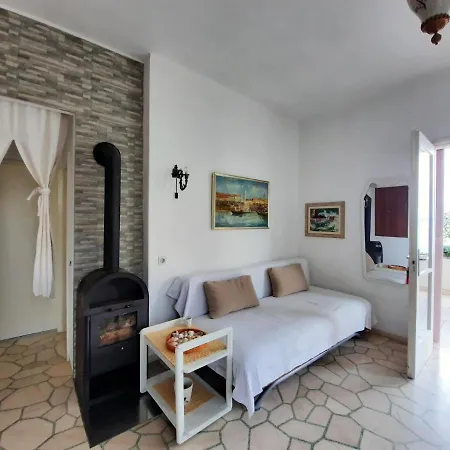شقة Beachfront With Big Terrace And Garden بوستيرا