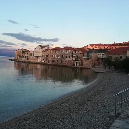 شقة Beachfront With Big Terrace And Garden *