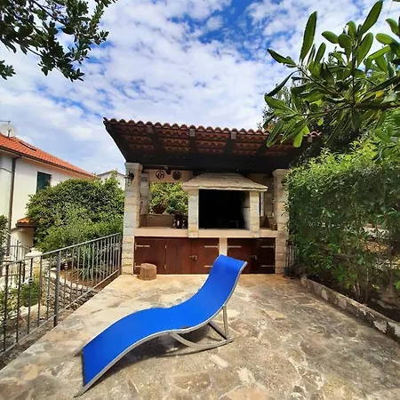 Beachfront With Big Terrace And Garden شقة *